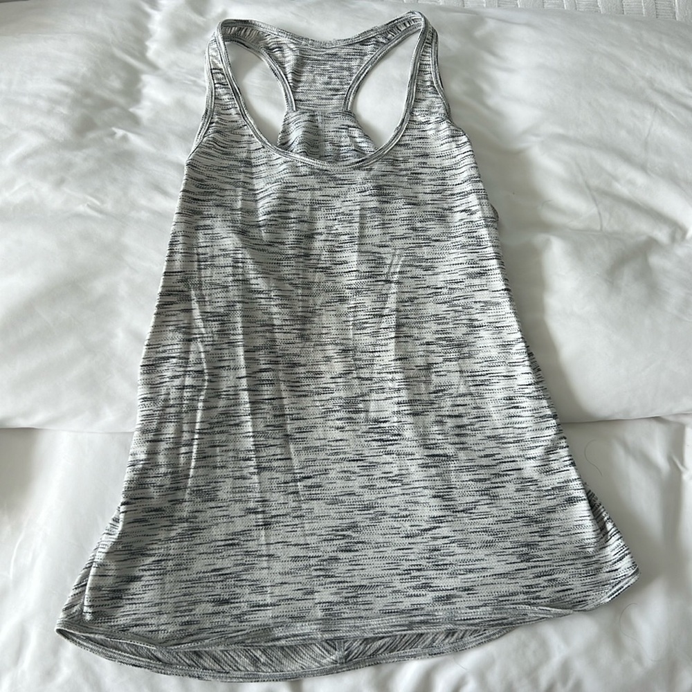 Lululemon Size 6 Black/White Tank